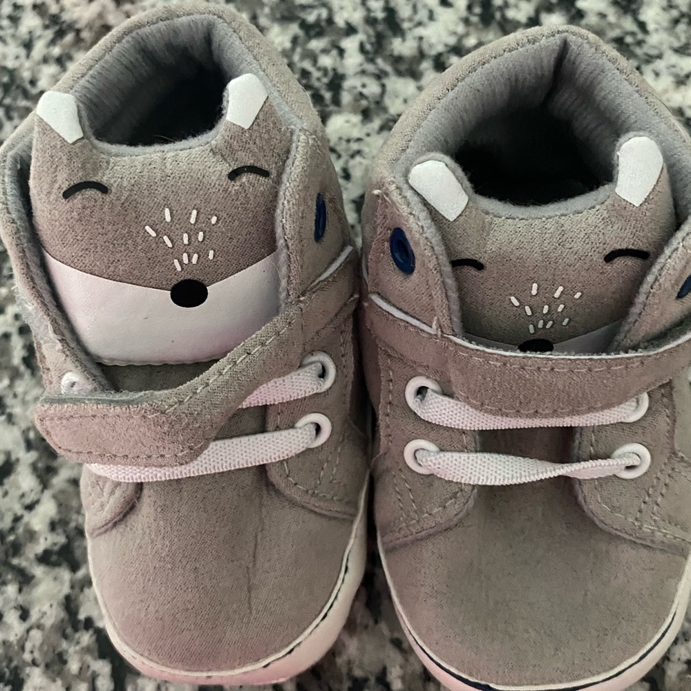 Baby soft bottom shoes gray raccoon face